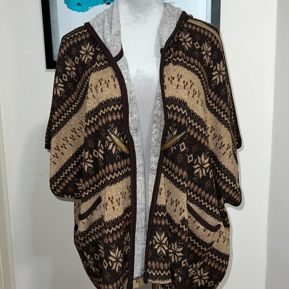 Forever 21 Brown and Tan Patterned Hooded Poncho Toggle Closure Size Small